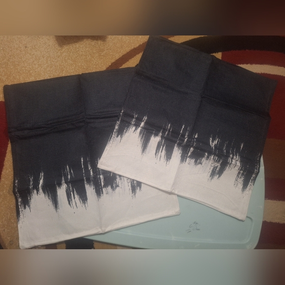 Throw Pillow Covers 20"x20" Set of 2 Soft Abstract Art - New - Picture 2 of 3